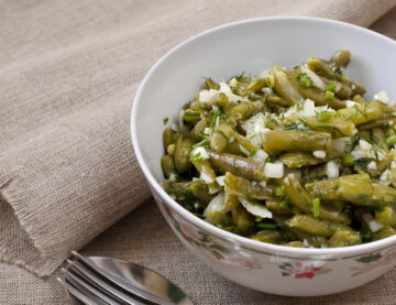 Marinated green beans with onions, garlic, dill. Cooked with olive oil.